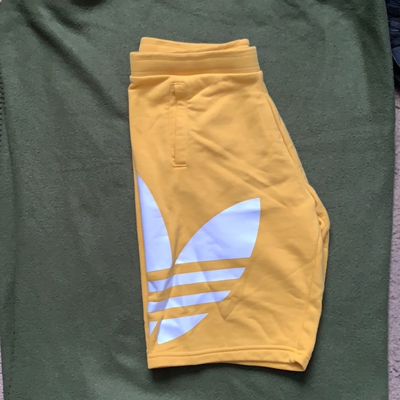 Big Boys Adidas fleece shorts - Picture 2 of 4